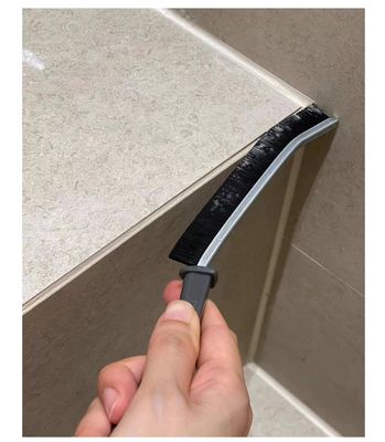 難易度のある角を深く掃除するための黒い硬い毛糸の裂け目クリーニングブラシ