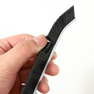 難易度のある角を深く掃除するための黒い硬い毛糸の裂け目クリーニングブラシ