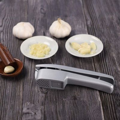 無料サンプル 2 in 1 マニュアル ガーリックプレス 粉砕機 キッチン ガーリック切片機 ポータブル ガーリック粉砕機 マッシャー メーカー 野菜ツール