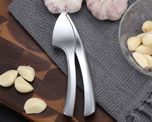 食品級 ガーリックプレス ミンサー ジンジャークラッシャー 皮革機 スプレッサー 16*3cm マルチ キッチン  Grater