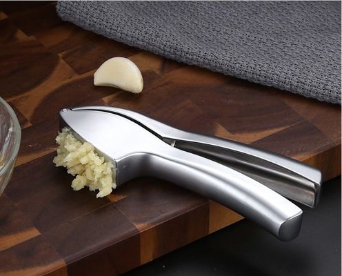 食品級 ガーリックプレス ミンサー ジンジャークラッシャー 皮革機 スプレッサー 16*3cm マルチ キッチン  Grater