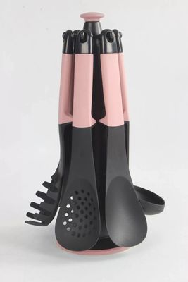 6 部 の ナイロン セット と 旋回 収納 台 を 用い て 器具 に 簡単に アクセス する