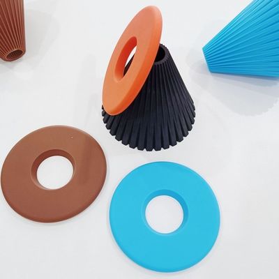 モダンなデザイン シリコンコーヒーマット 再利用可能なフンネルフィルターと折りたたむドリッパー