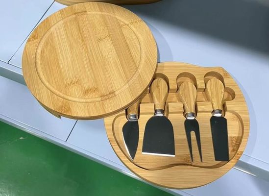 木製ピザツールセット 固い オーダーメイド ロゴ 丸い形のチャークテリーボード