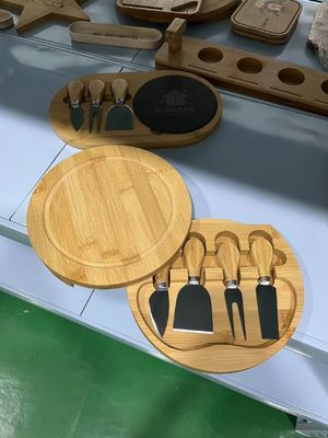 持続可能な竹チーズボードとチーズプレートのための器具セット