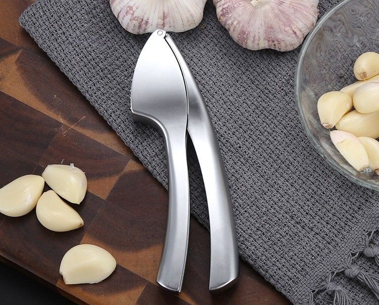 食品級 ガーリックプレス ミンサー ジンジャークラッシャー 皮革機 スプレッサー 16*3cm マルチ キッチン  Grater